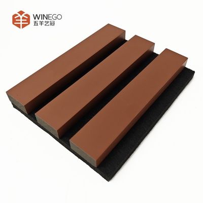 Eleganti pannelli di legno acustico per interni silenziosi ed eleganti