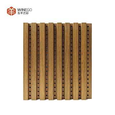 Pannelli diffusori acustici in legno per un suono equilibrato e un design degli interni elegante