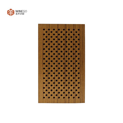Finiture versatili e pannelli acustici perforati ecologici per scuole